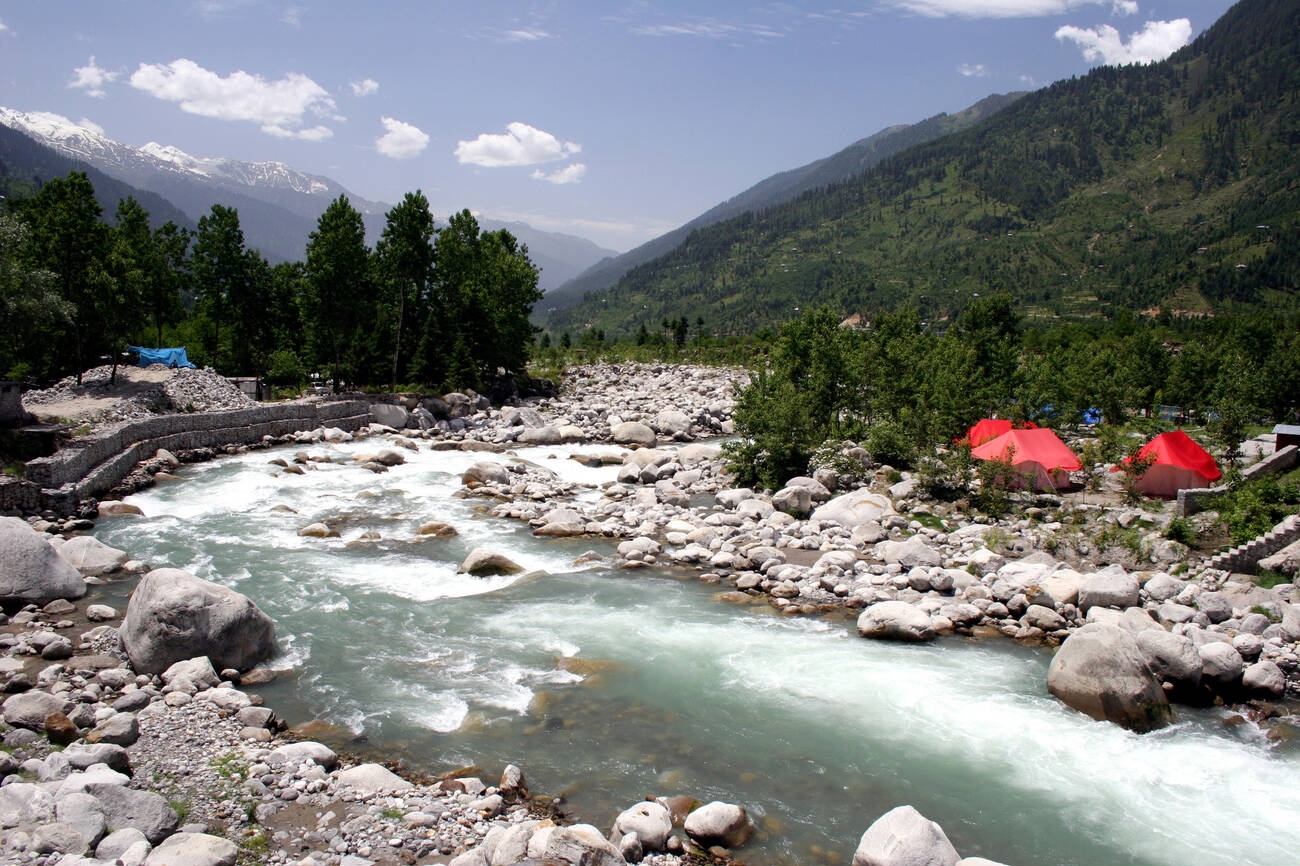 “Nehru Kund: A Nature Lover’s Paradise Near Manali, Himachal Pradesh”